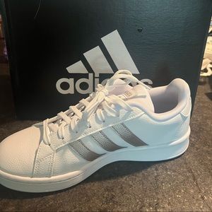 Adidas tennis shoes